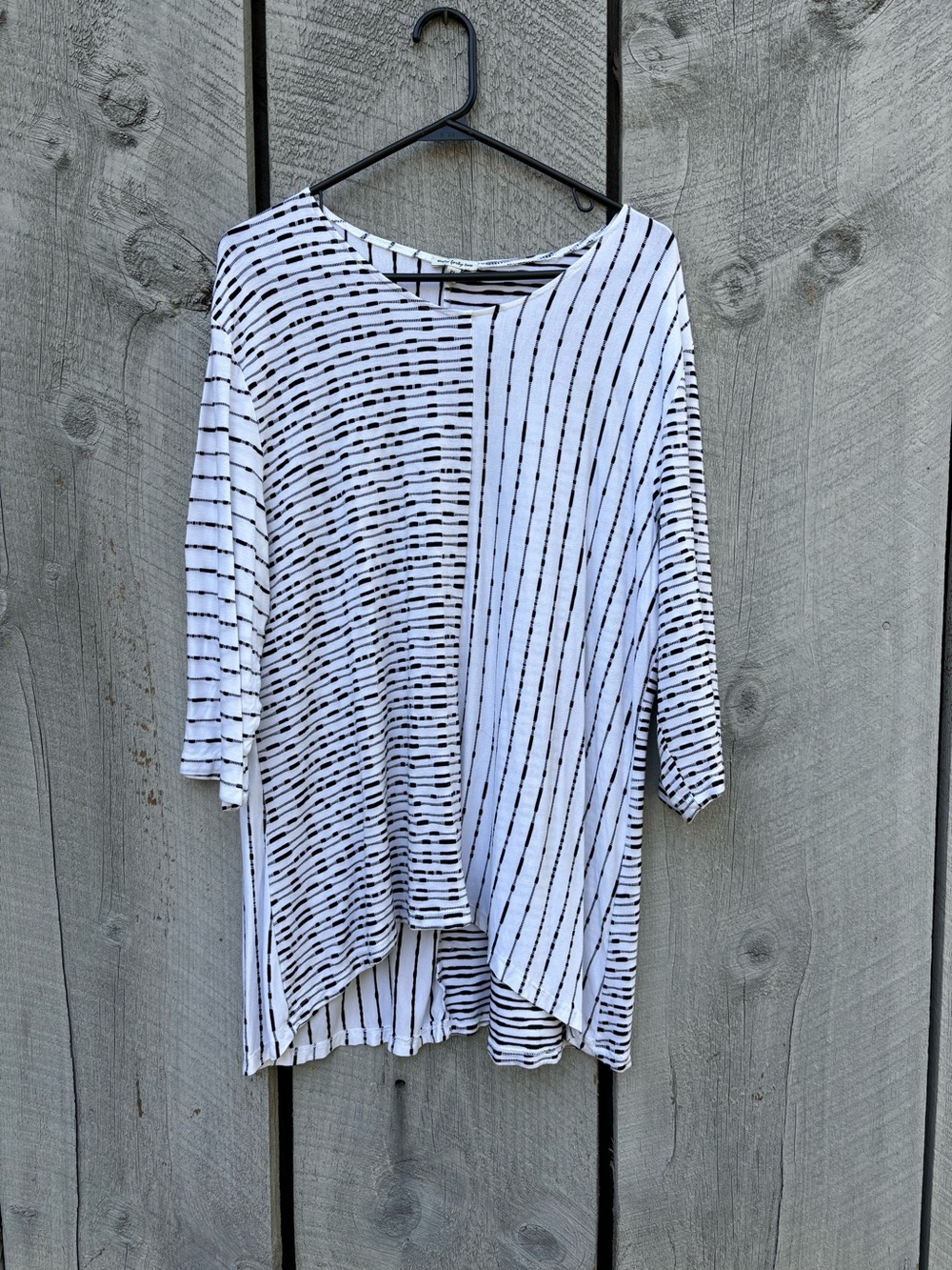 Seven Forty Two Women's White & Black Striped Asymmetric Tunic Top Size XL NWOT